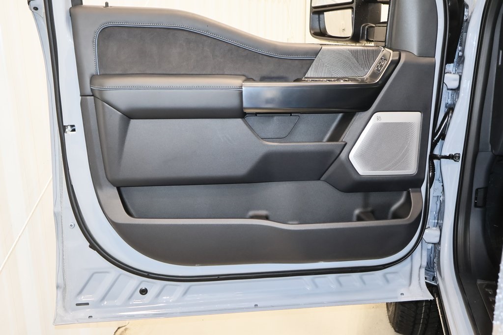 2025 Ford F-350 photo 6