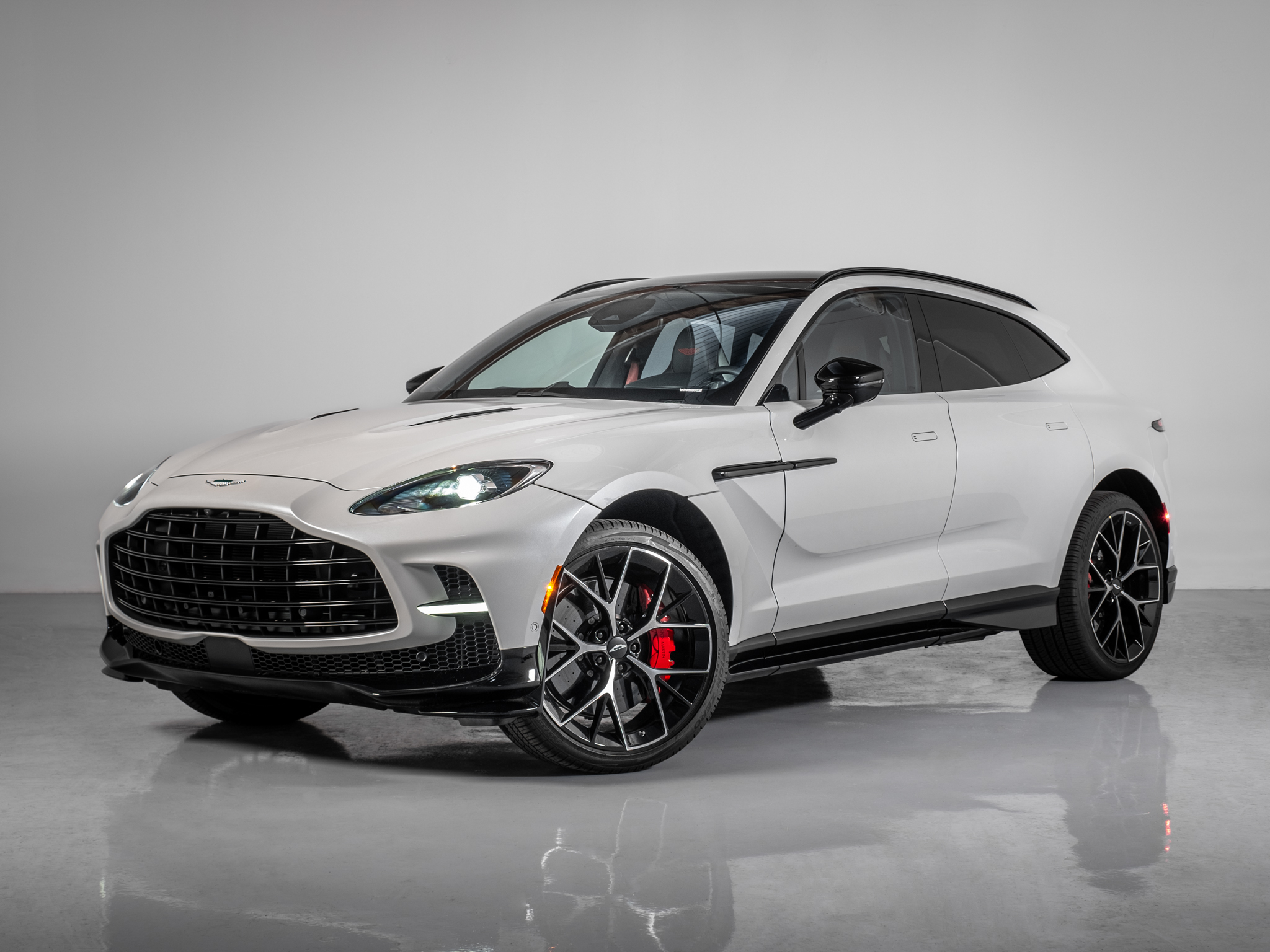 2025 Aston Martin DBX 707