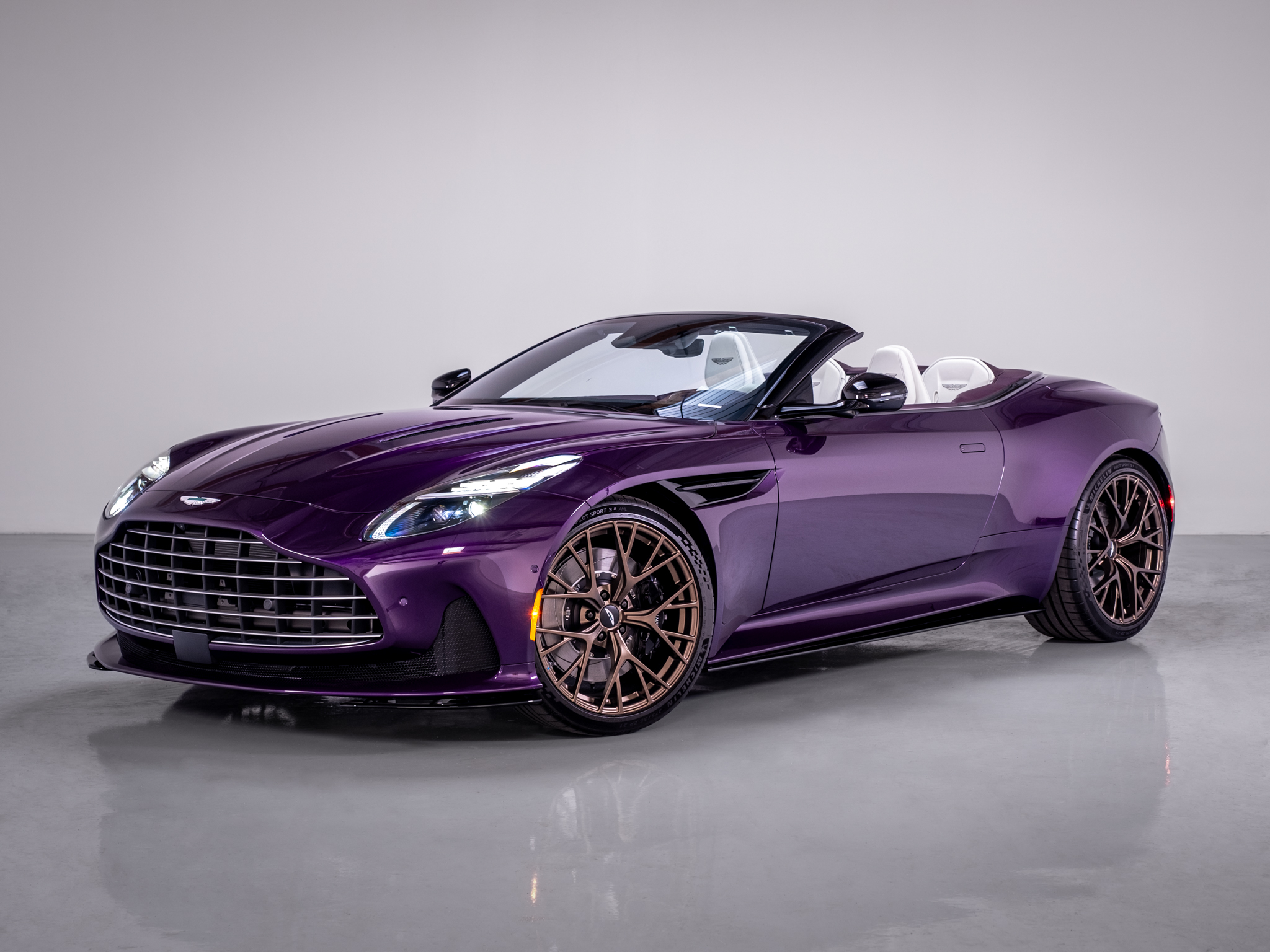 2025 Aston Martin DB12 Volante Volante