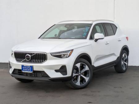 2025 Volvo XC40 B5 Core Bright Theme