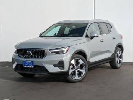 2025 Volvo XC40 B5 Core Bright Theme