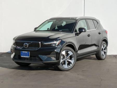 2025 Volvo XC40 B5 Core Bright Theme