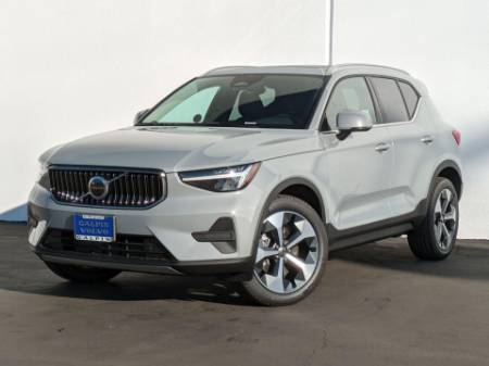 2025 Volvo XC40 B5 Core Bright Theme