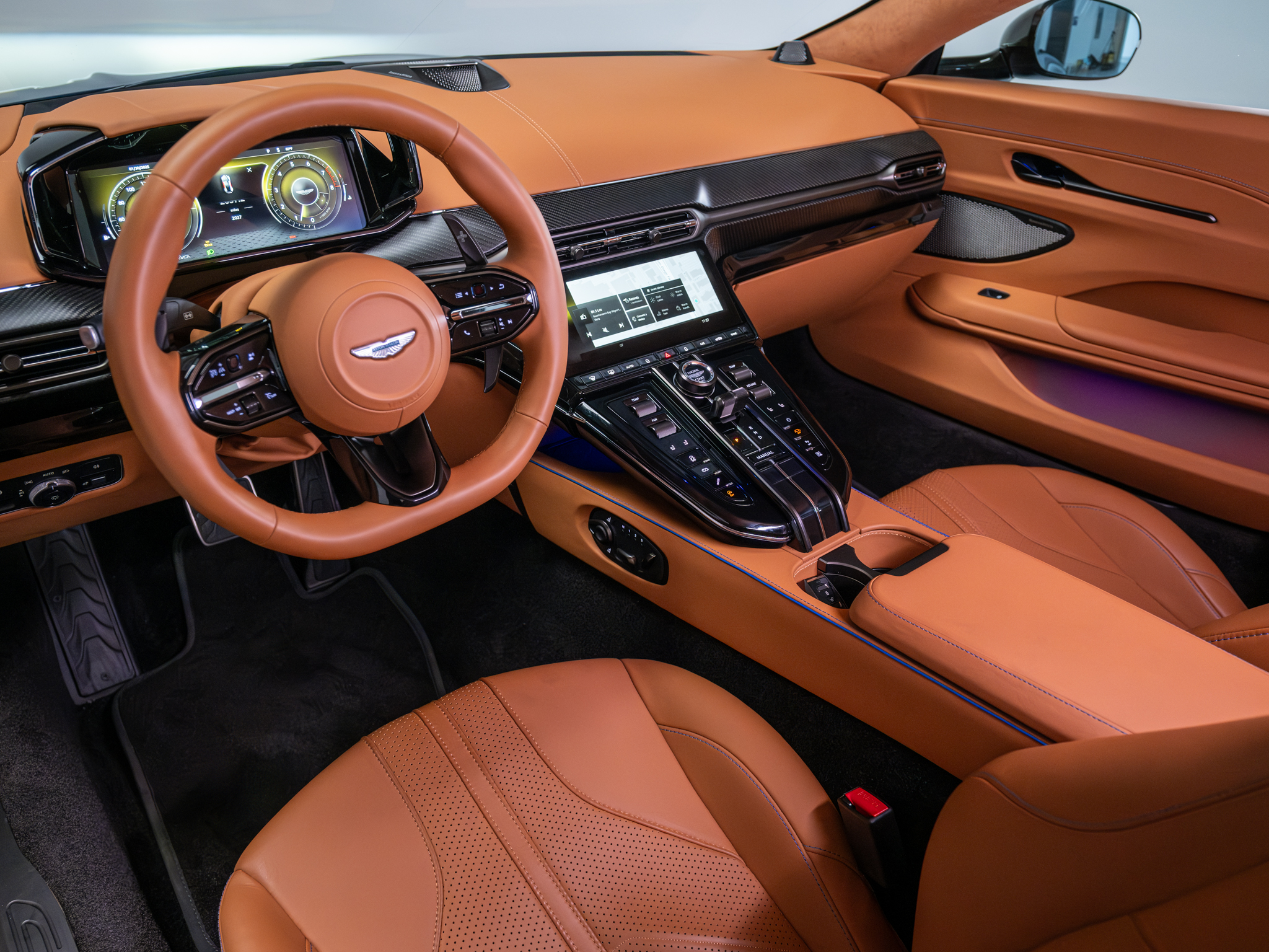2025 Aston Martin Vantage photo 3