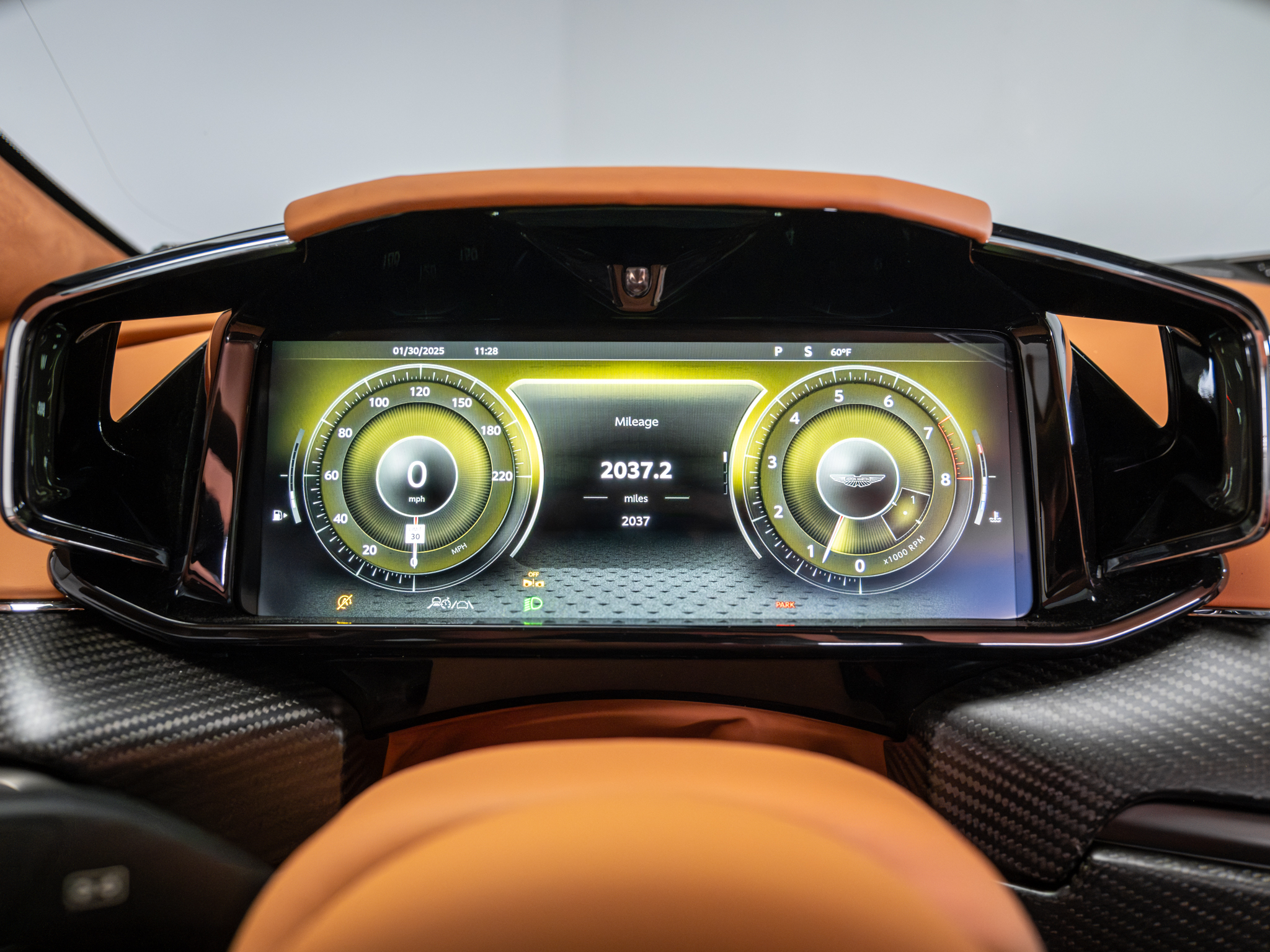 2025 Aston Martin Vantage photo 2