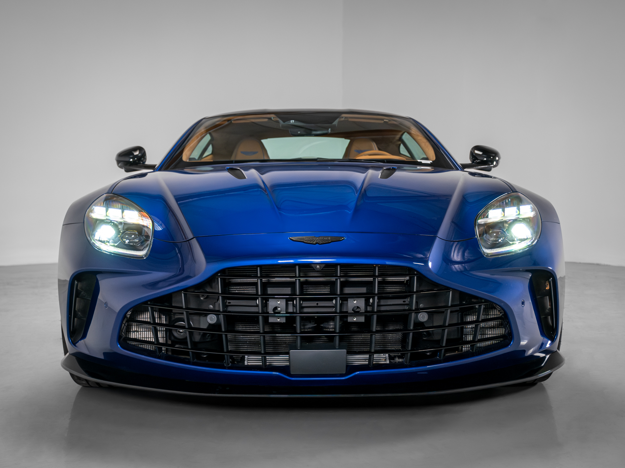 2025 Aston Martin Vantage photo 3