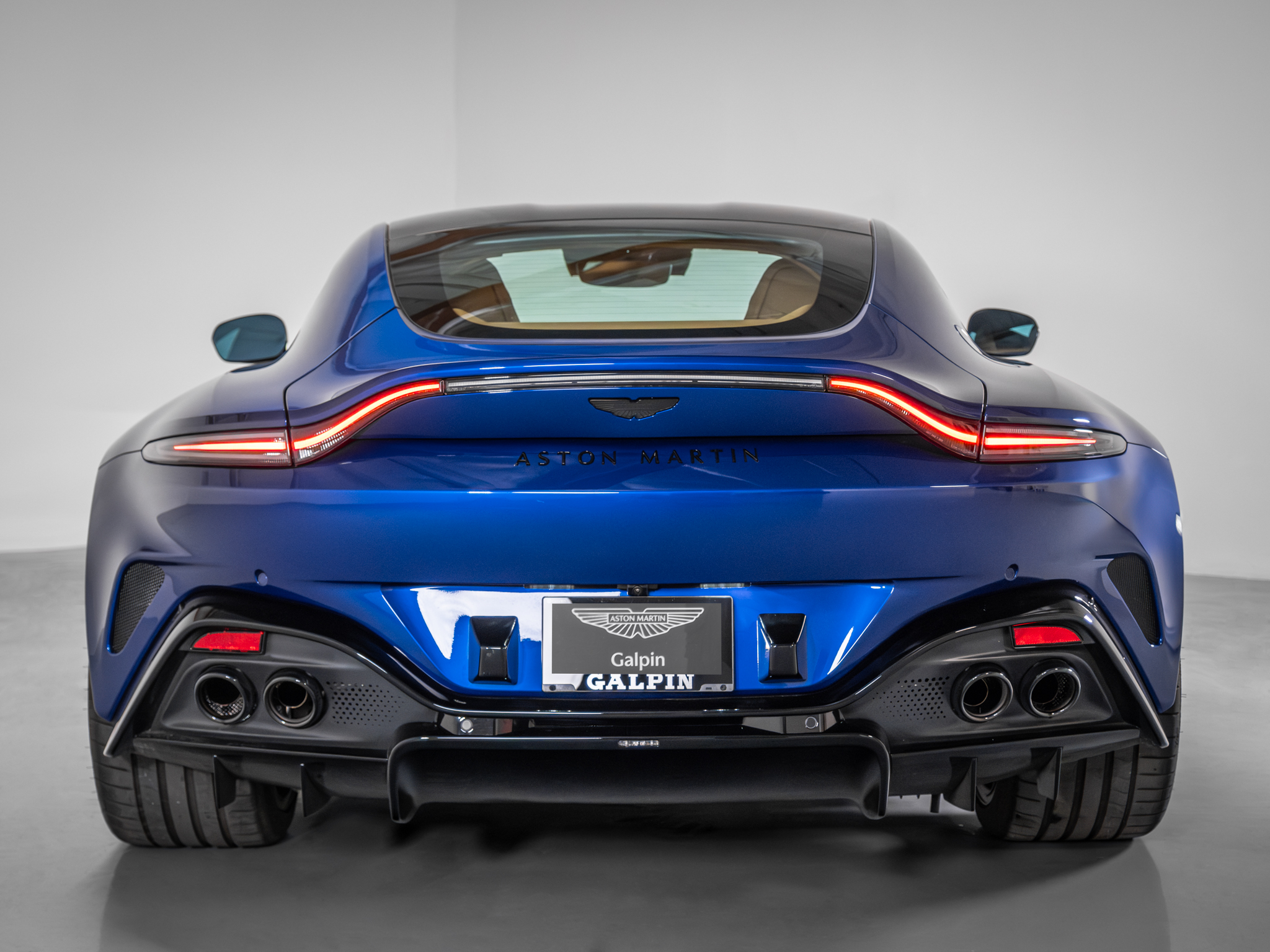 2025 Aston Martin Vantage photo 4