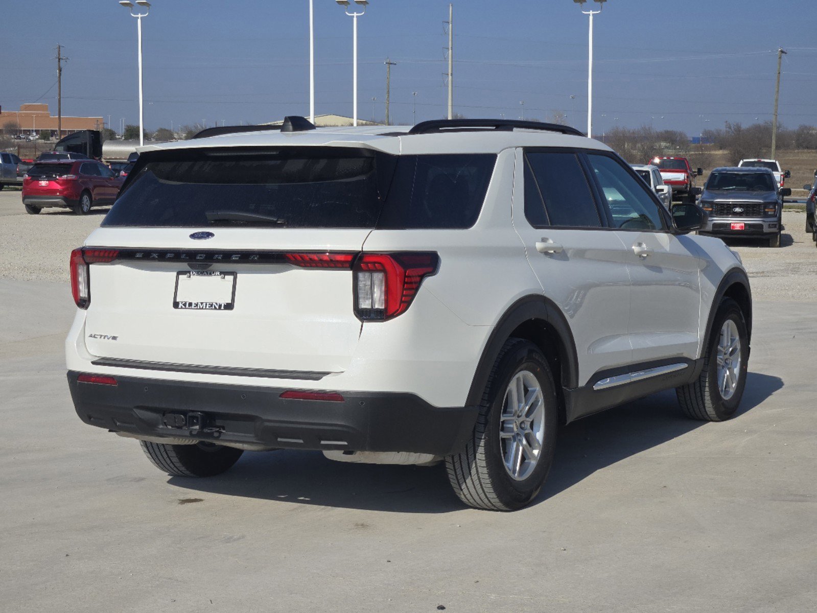 2025 Ford Explorer photo 2