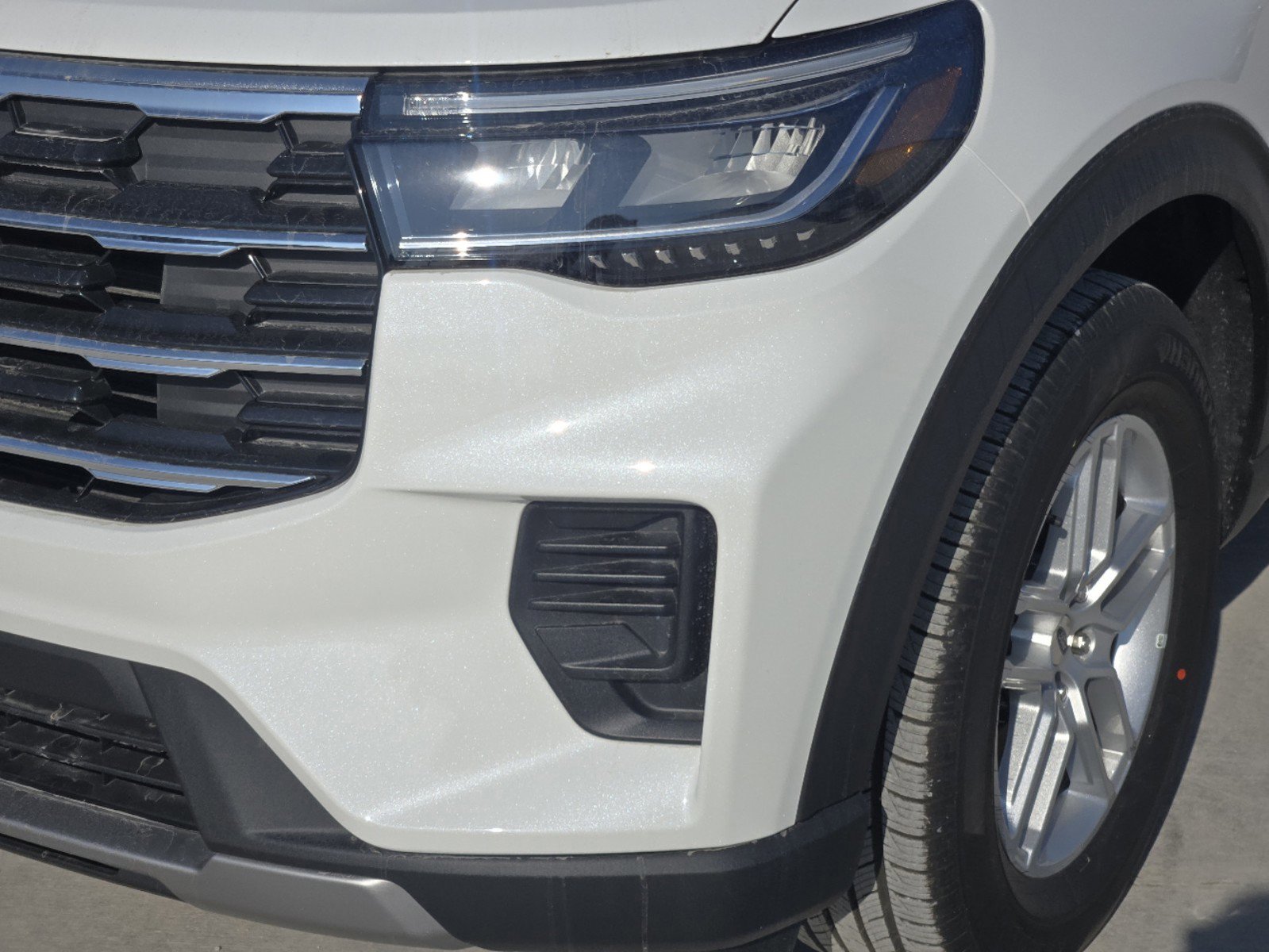 2025 Ford Explorer photo 4