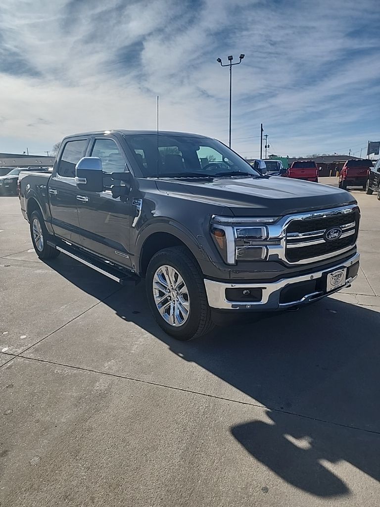 2025 Ford F-150 Lariat photo 3