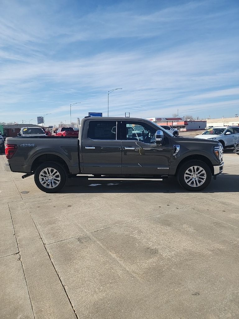 2025 Ford F-150 Lariat photo 4