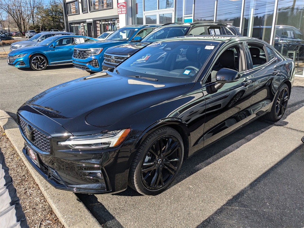 2023 Volvo S60 B5 Plus Black Edition