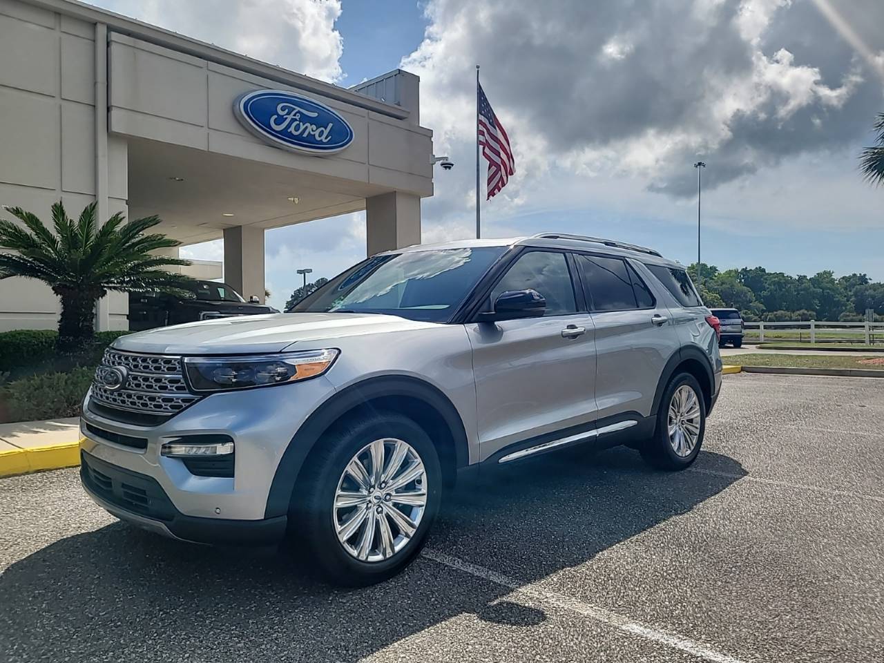 2024 Ford Explorer Limited's photo