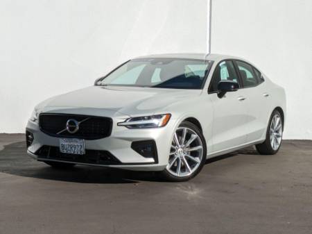 2021 Volvo S60 T5 Momentum