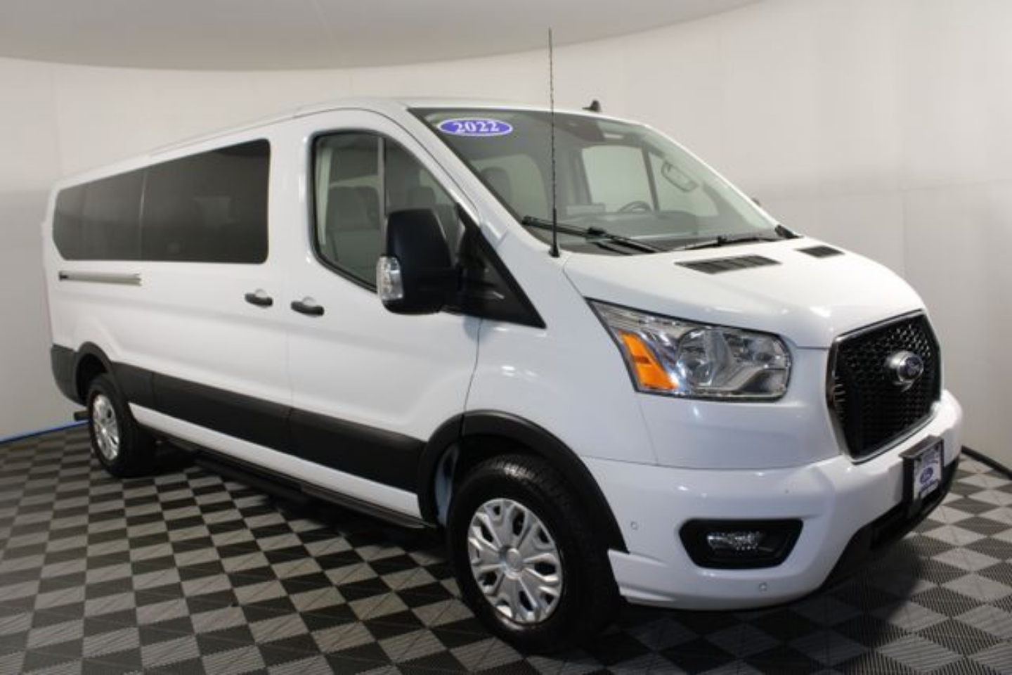 Used 2022 Ford Transit Passenger Van XLT with VIN 1FBAX2Y83NKA48971 for sale in Kansas City
