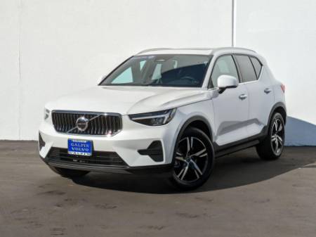 2025 Volvo XC40 B5 Core Bright Theme