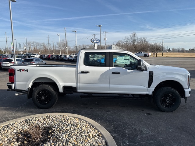 2025 Ford F-250 photo 2