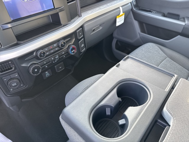 2025 Ford F-250 photo 8