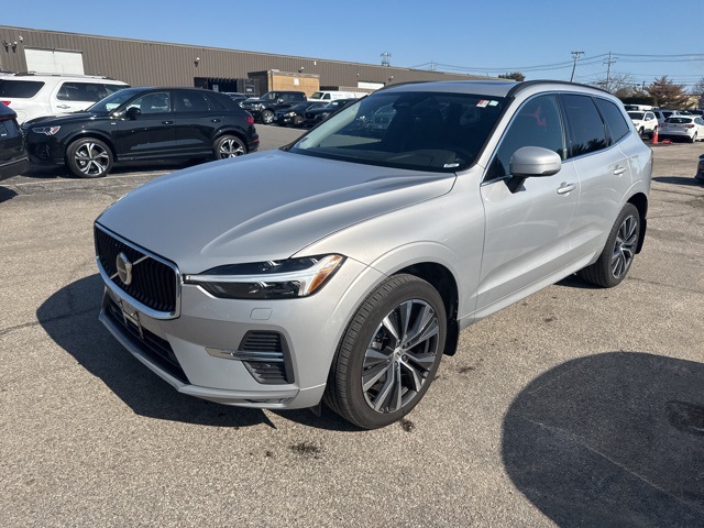 2022 Volvo XC60 B5 Momentum