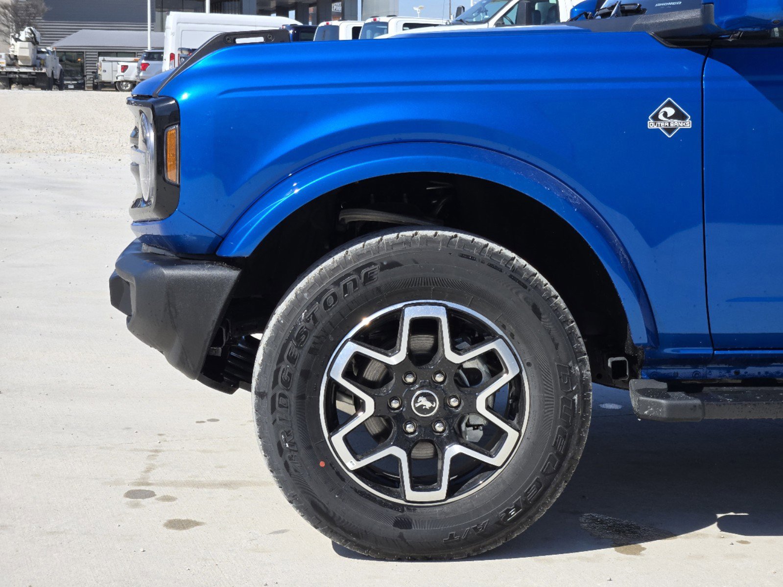 2024 Ford Bronco Outer Banks photo 2