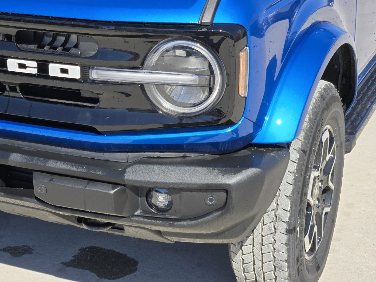2024 Ford Bronco Outer Banks photo 3