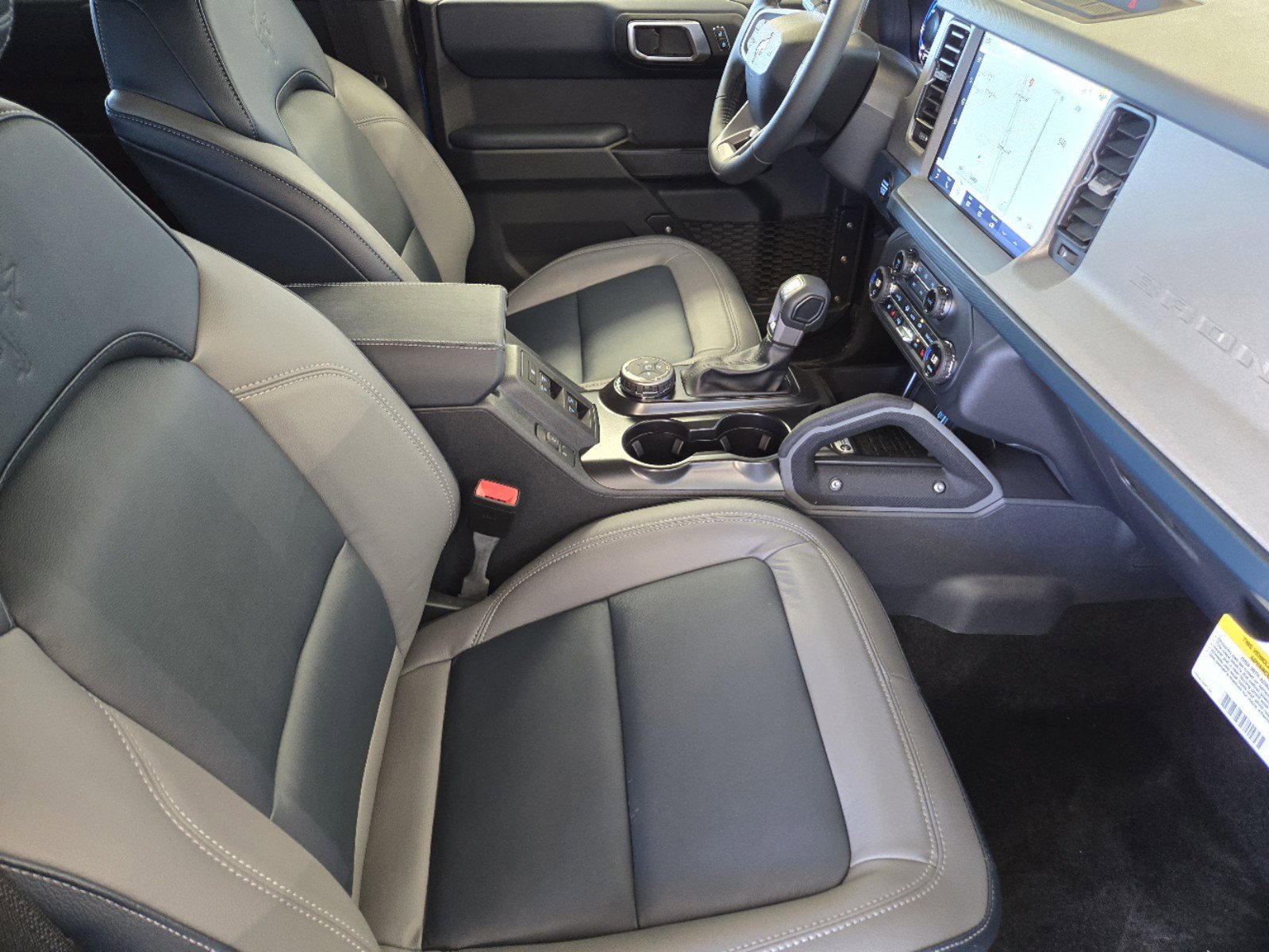 2024 Ford Bronco Outer Banks photo 6