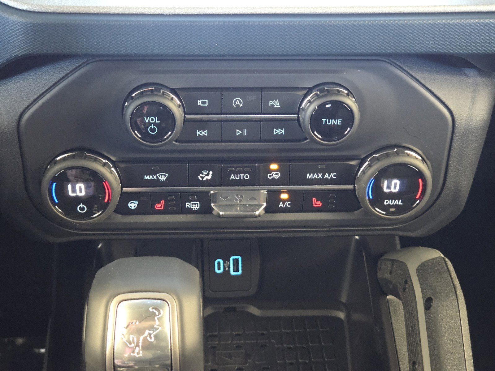 2024 Ford Bronco Outer Banks photo 10