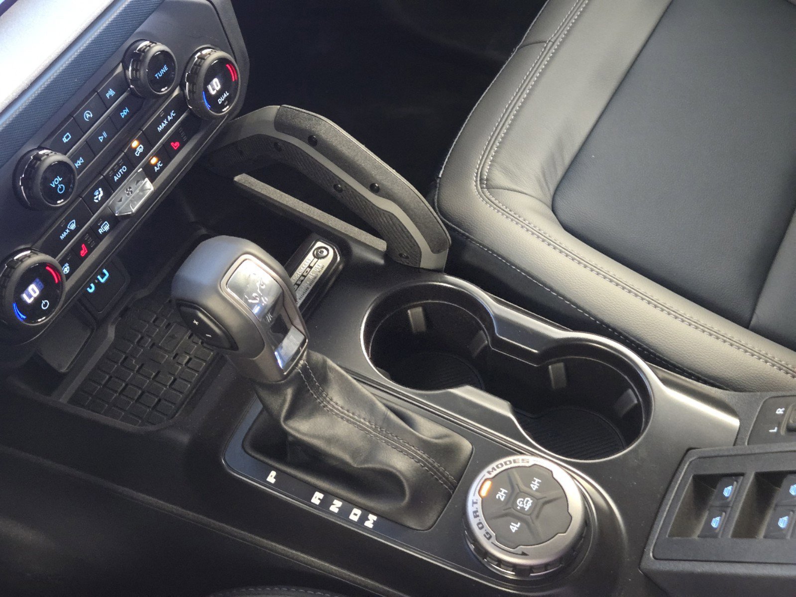 2024 Ford Bronco Outer Banks photo 11