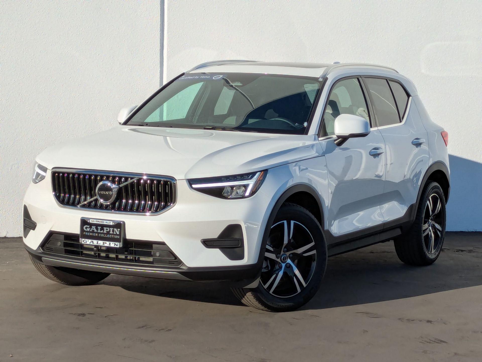 2025 Volvo XC40 B5 Core Bright Theme