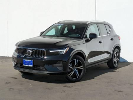 2025 Volvo XC40 B5 Core Bright Theme