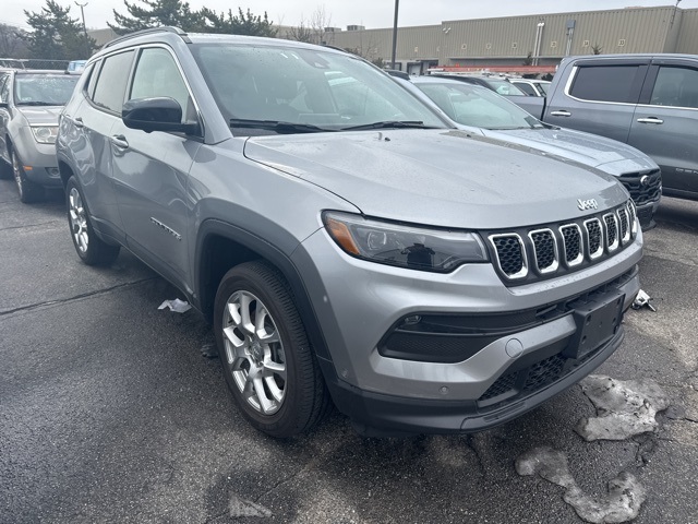 2023 Jeep Compass Latitude LUX