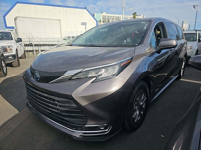 2021 Toyota Sienna XLE