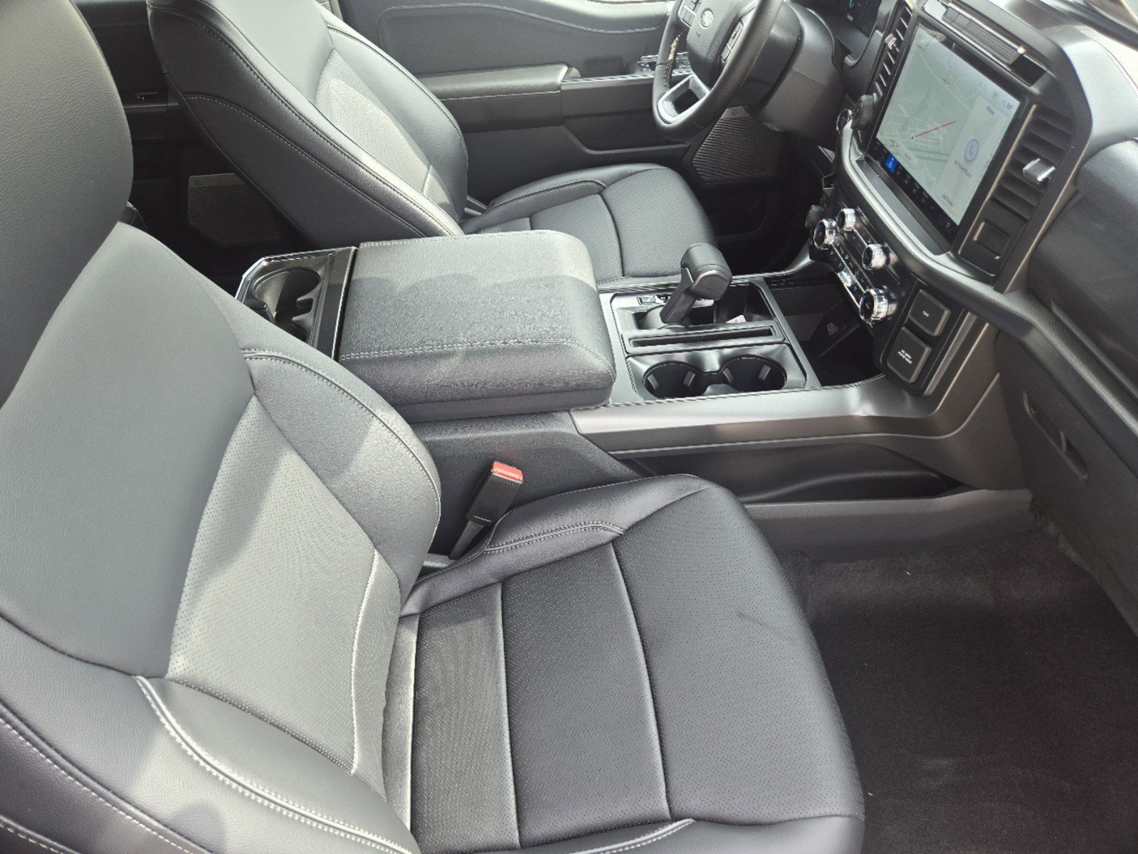 2025 Ford F-150 Lariat photo 9