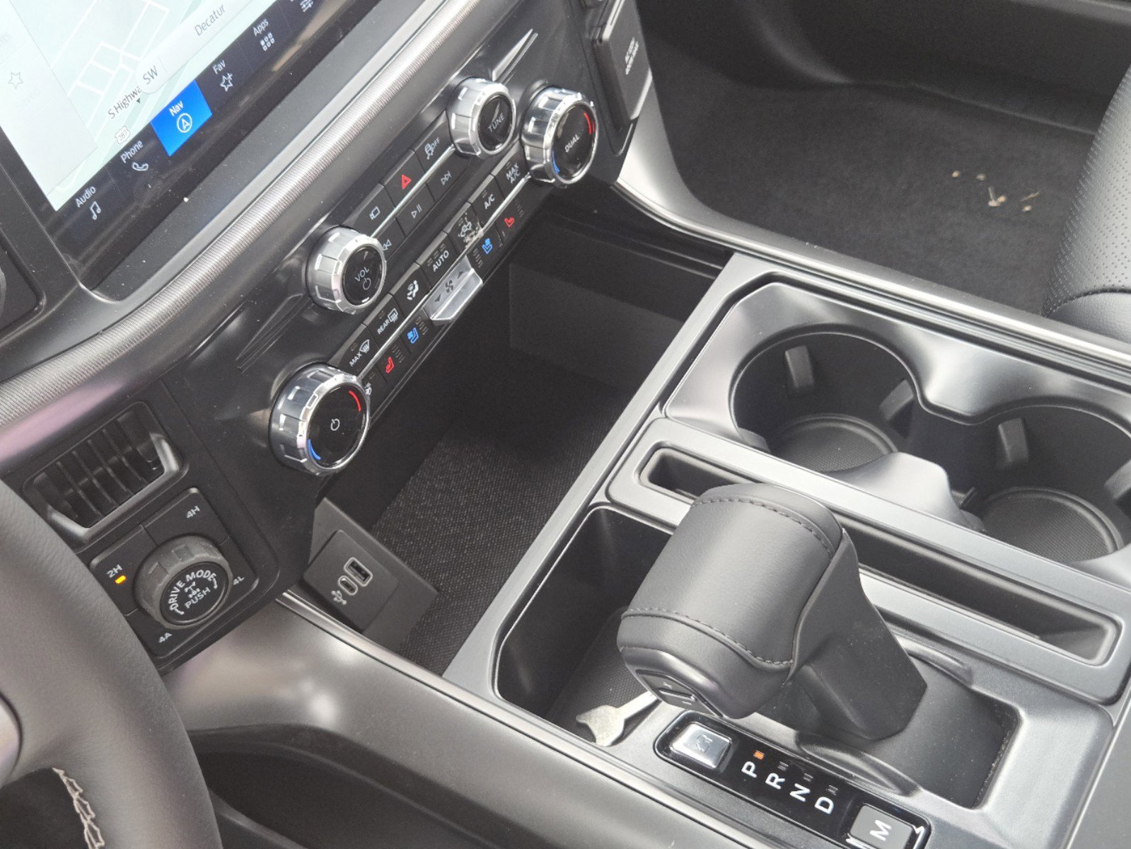 2025 Ford F-150 Lariat photo 14