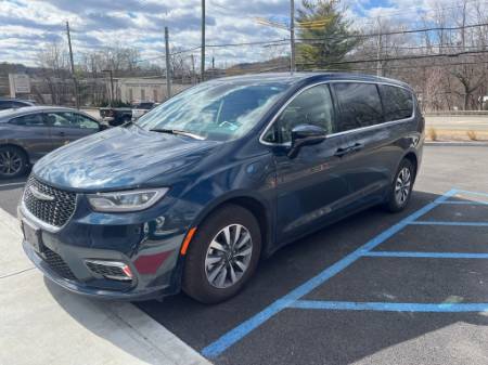 2022 Chrysler Pacifica Hybrid Touring L