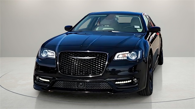 Used 2022 Chrysler 300 Touring L with VIN 2C3CCADG8NH236792 for sale in Irving, TX