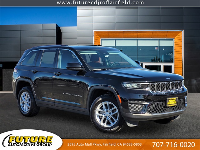 2023 Jeep Grand Cherokee Laredo 4WD