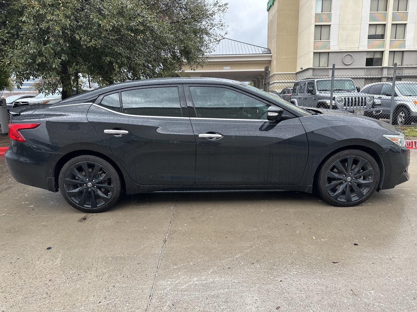 Used 2018 Nissan Maxima SR with VIN 1N4AA6AP9JC364973 for sale in Irving, TX