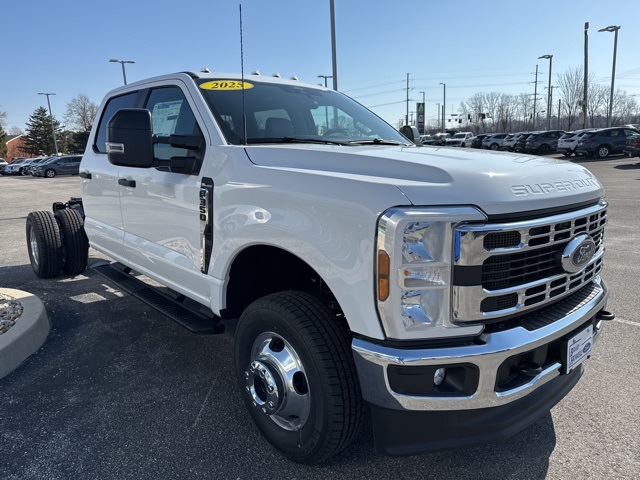 2025 Ford F-350 photo 4