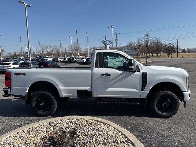 2025 Ford F-250 photo 2