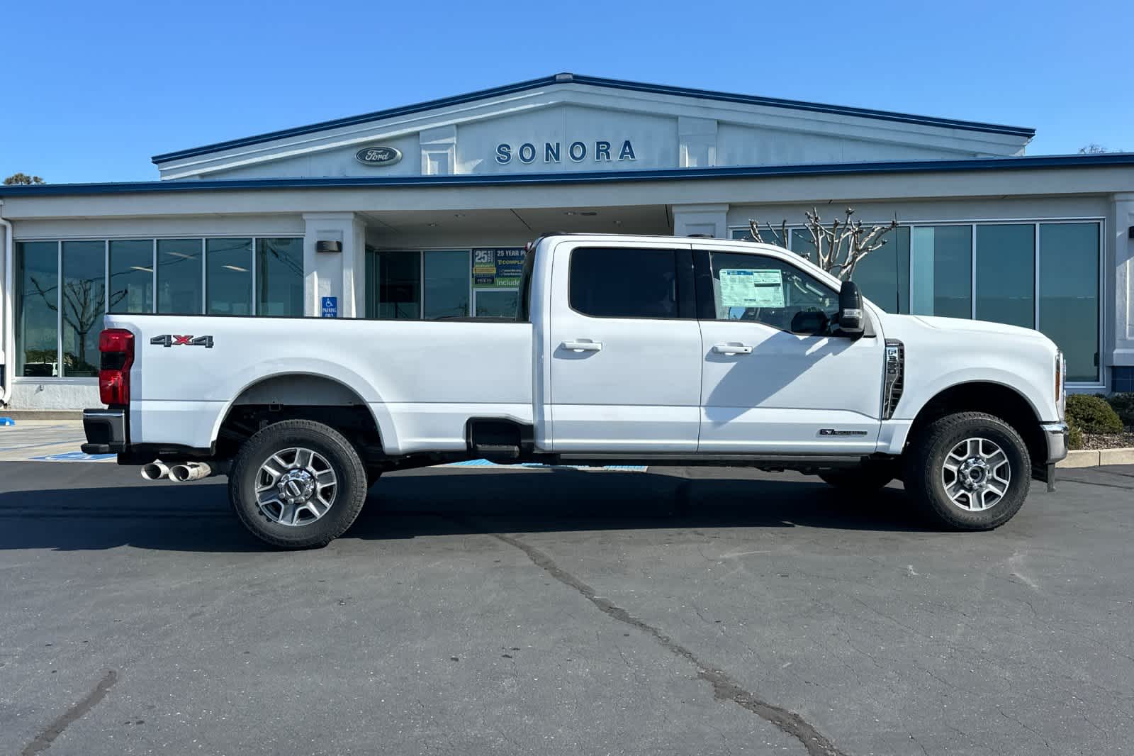 2025 Ford F-350 Lariat photo 4