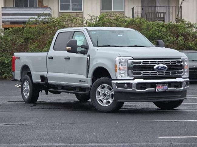 2025 Ford Super Duty F-350 SRW XLT