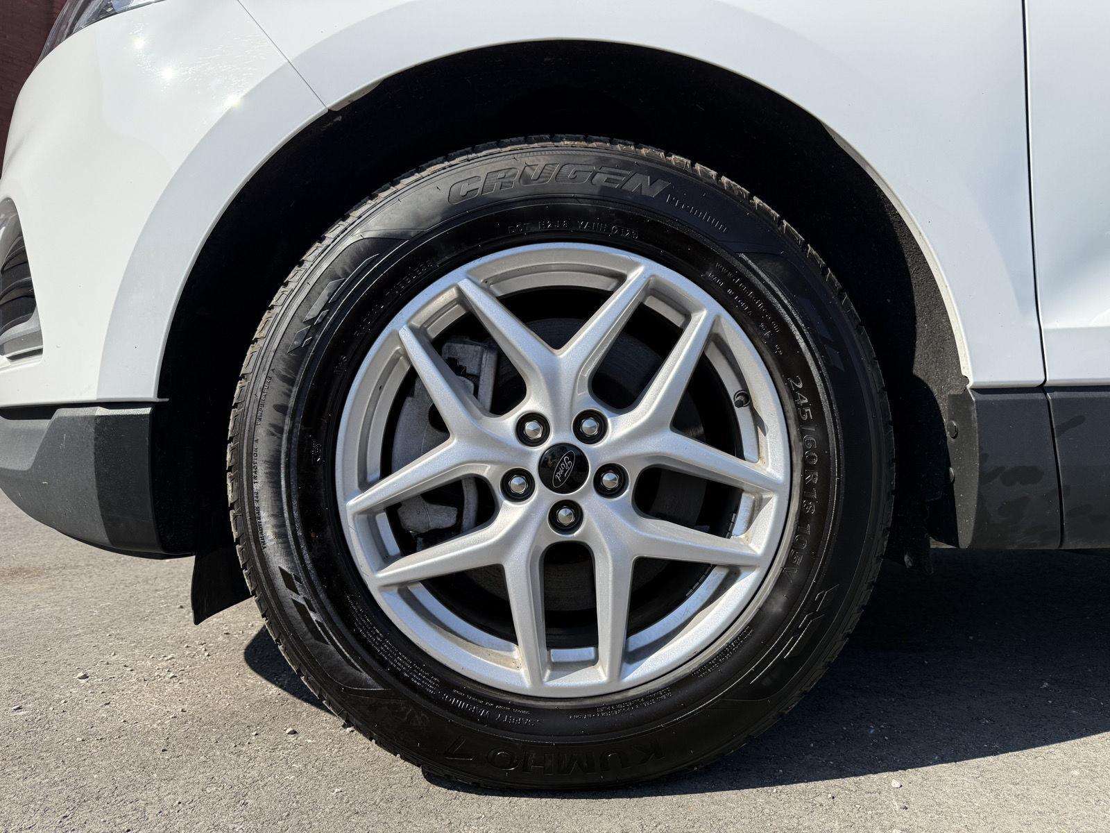 2024 Ford Edge SEL photo 3