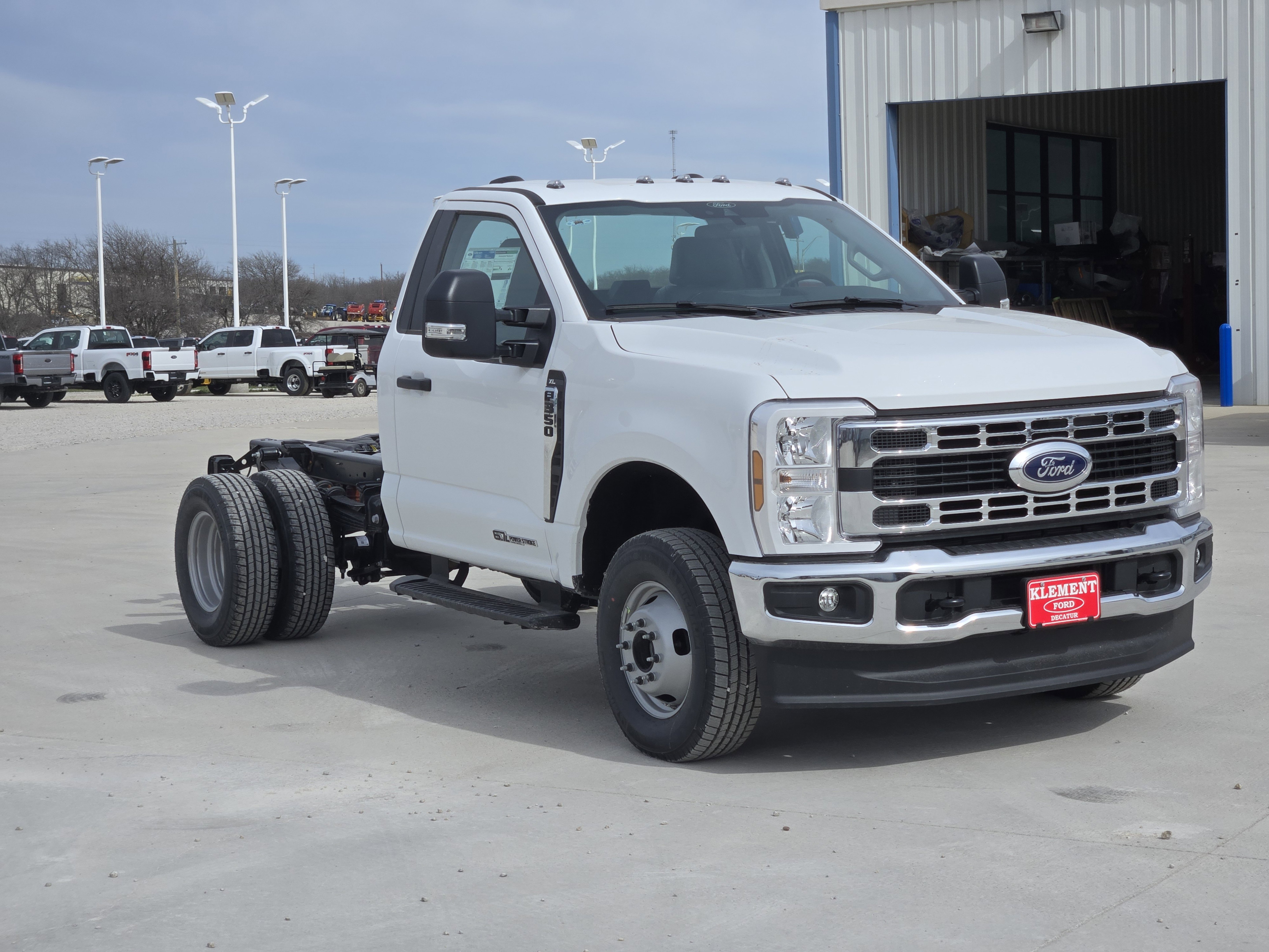 2025 Ford F-350 XL photo 2