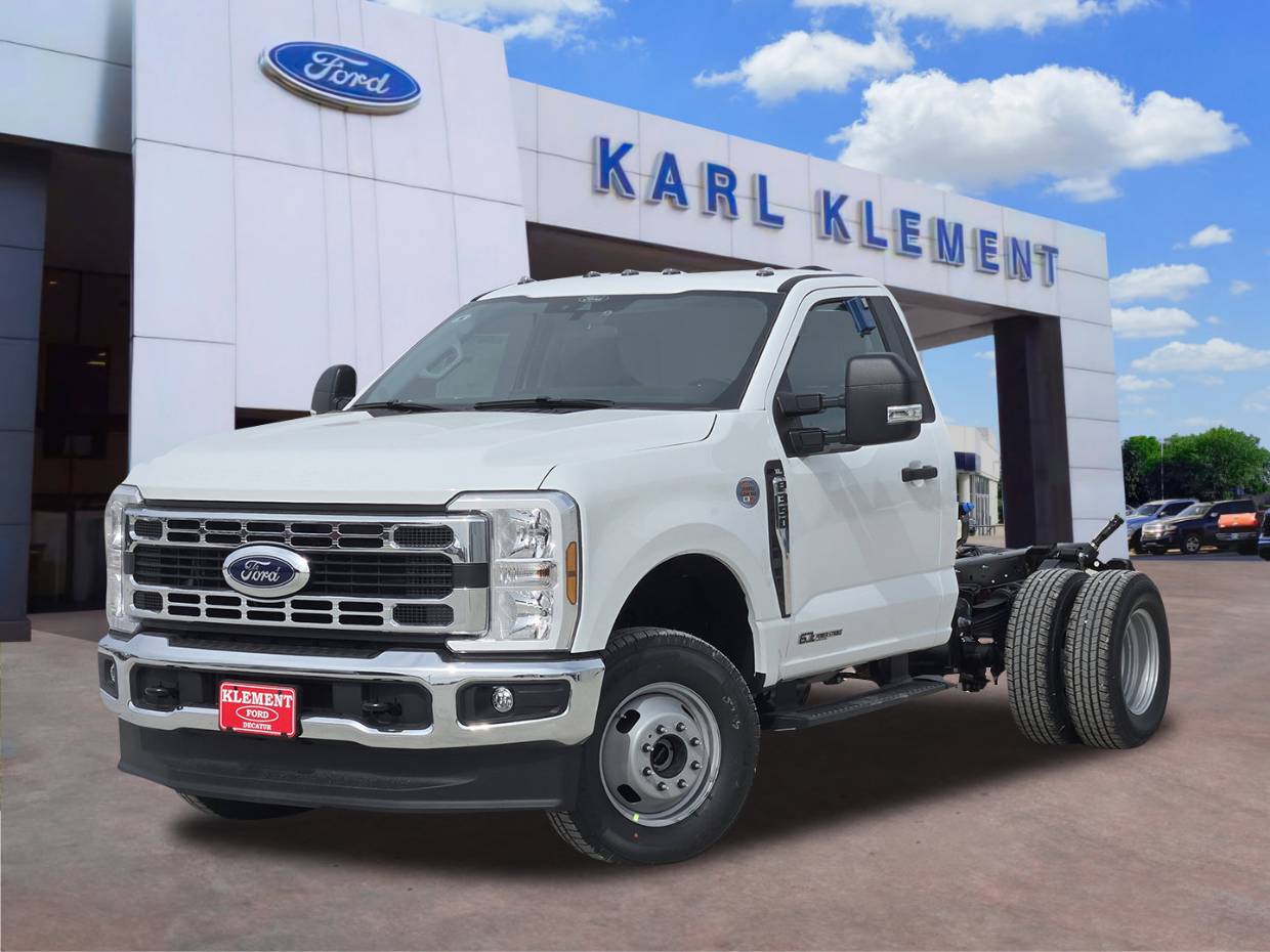 2025 Ford F-350 Super Duty Chassis Cab XL's photo