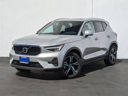 2025 Volvo XC40 B5 Core Bright Theme