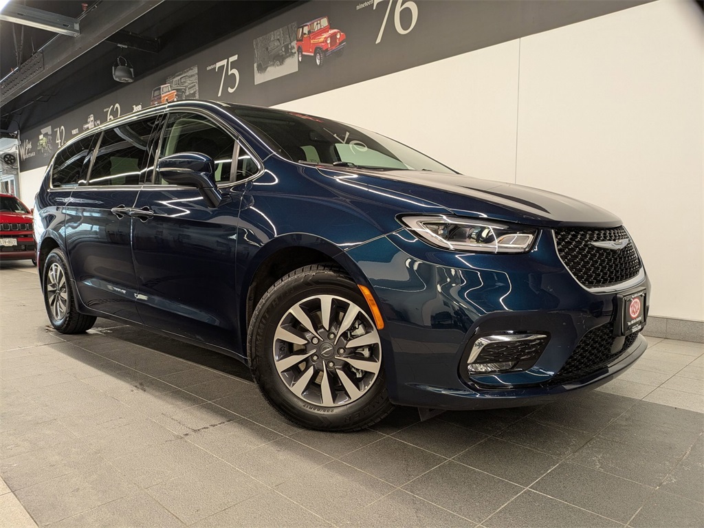 2022 Chrysler Pacifica Hybrid Touring L