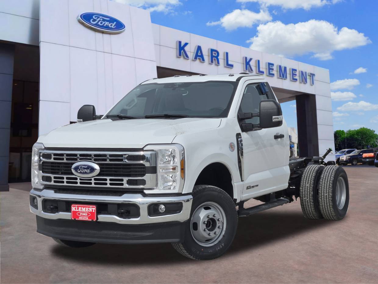 2025 Ford F-350 Super Duty Chassis Cab XL's photo