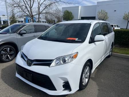 2019 Toyota Sienna LE