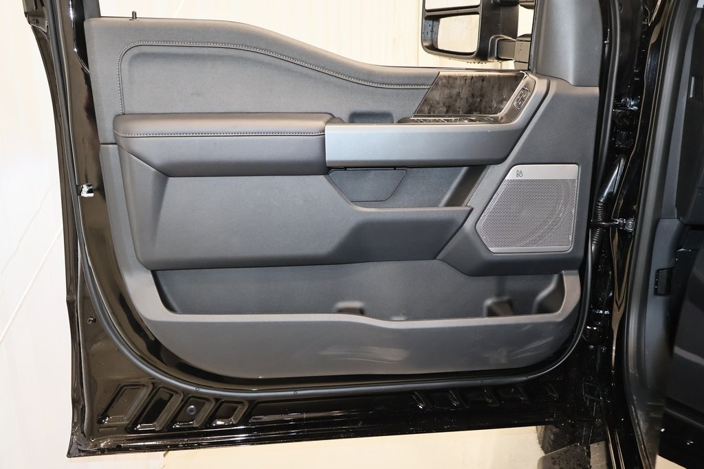 2025 Ford F-350 photo 6